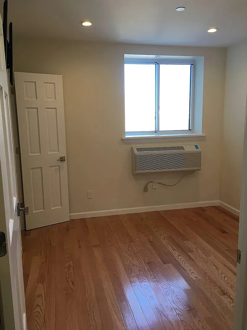 Building Photo - 51-25 Queens Blvd #7B