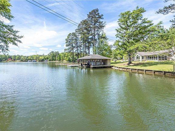 4th image of 558 Lee Road 367