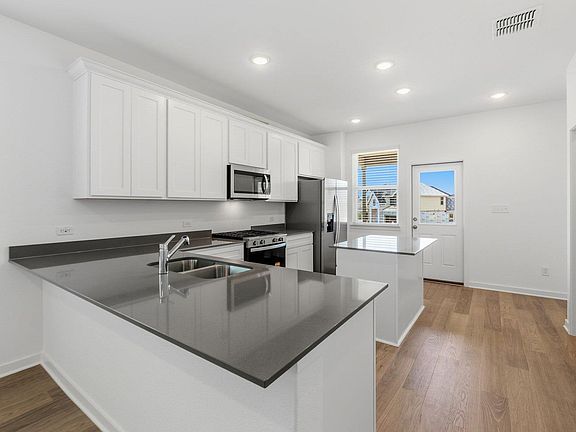 5th image of 173 Golden Bell Way