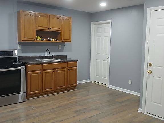 4th image of 170 N 15th St APT 3
