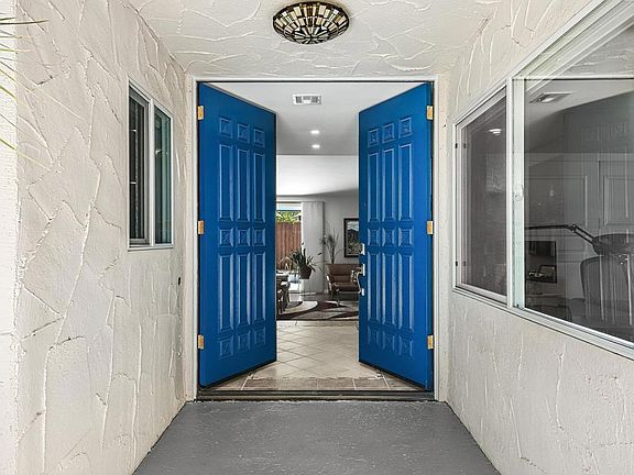 3rd image of 3105 Cambridge Ct S