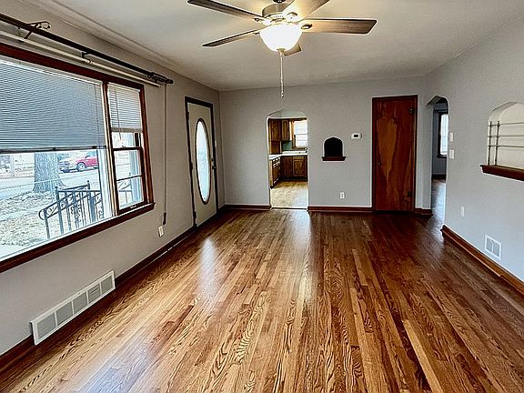 4th image of 216 N 30th St