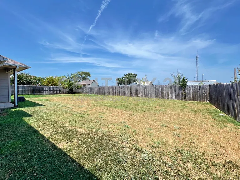 808 Northside Dr — Photo 16
