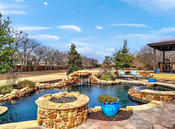 4th image of 1301 Blue Forest Dr