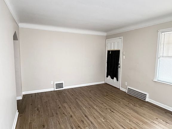 4th image of 25548 Annapolis St
