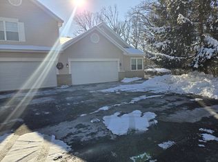 927 Treeline Ct, Lockport, IL 60441