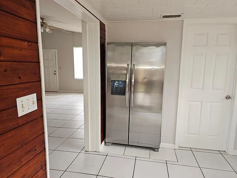 2922 Shore Dr — Photo 4