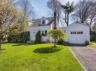 10 Lockwood Dr, Old Greenwich, CT 06870