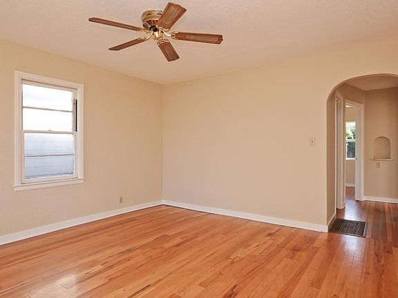 3rd image of 330 Hull Ave