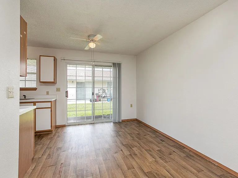1735 Hazel Ave — Photo 5