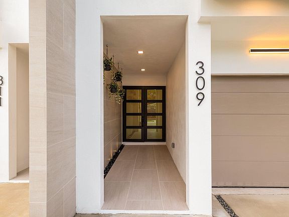 5th image of 309 SW 14 Court