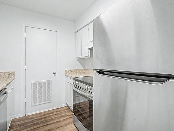 5th image of 1305 W New Hope Rd #D