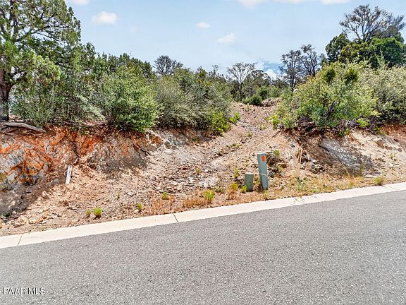 3rd image of 481 Sleepyhollow Cir