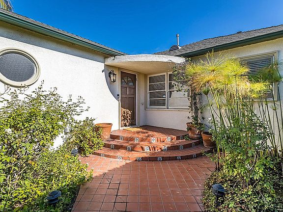 4th image of 1854 S Crescent Heights Blvd