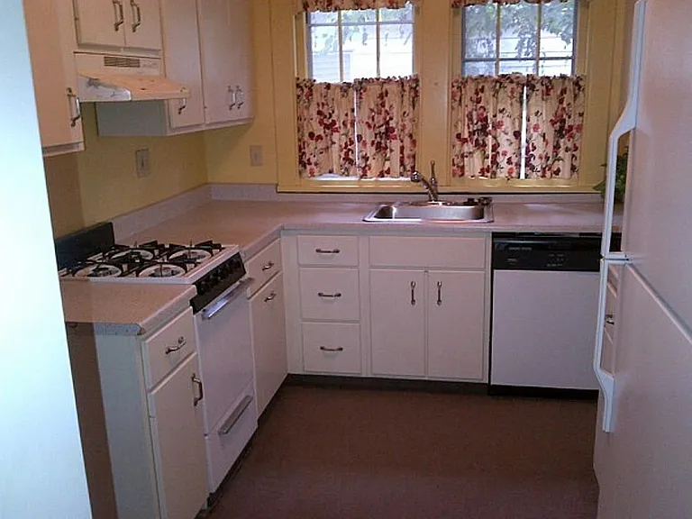 625 S Fess Ave — Photo 4