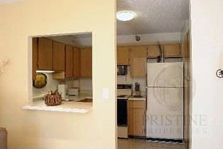 5th image of 1000 N Lasalle St APT 304
