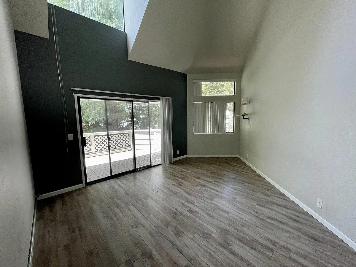 Building Photo - 2601 Willowbrook Ln #1-16