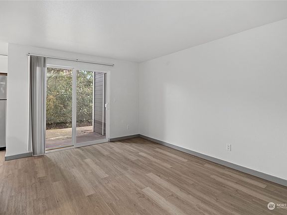 3rd image of 14106 NE 181st Place #F104