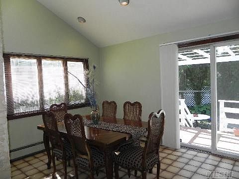 4th image of 872 Shari Ln