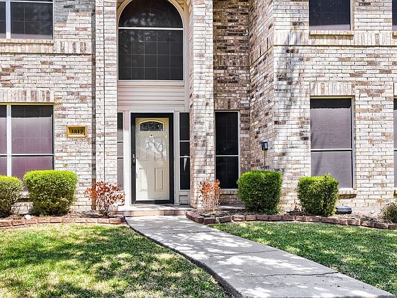 3rd image of 3812 Red Oak Trl