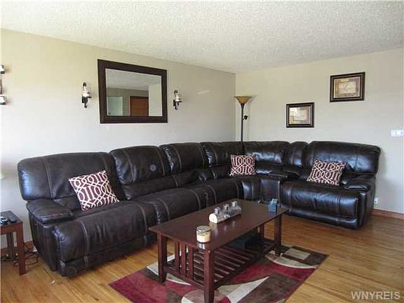 5th image of 10 Lou Ann Dr
