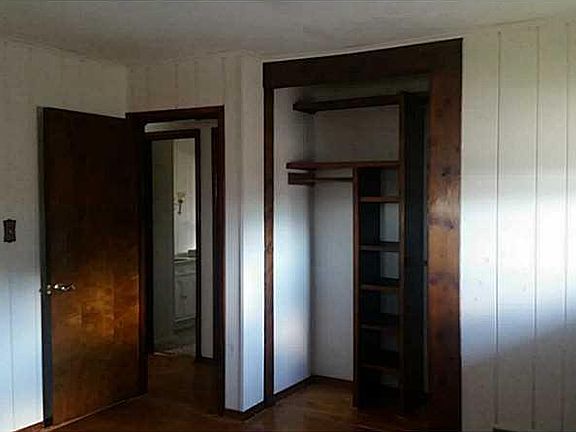 4th image of 861 Quaker Dr