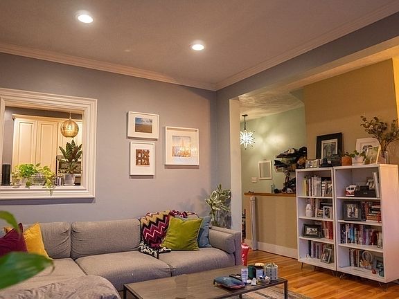 4th image of 246 Hampshire St #2
