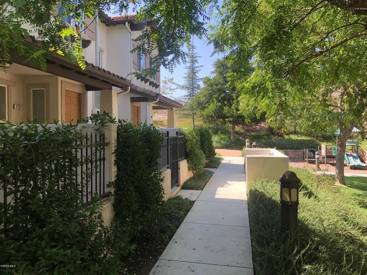 3 bed, 2.5 bath, 1597 sqft, $3,850 — Photo 2
