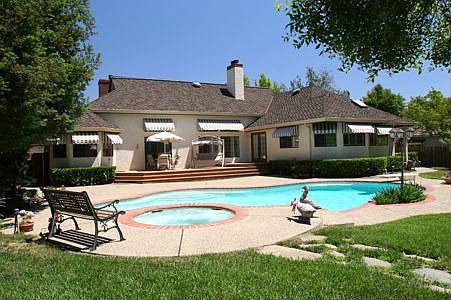 Beautiful Park Like Yard/Pool/Spa/Side Access