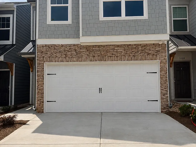 512 Hayes Ln — Photo 1