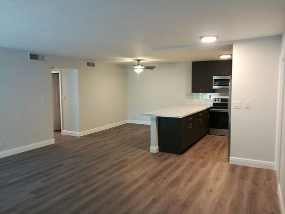 5th image of 425 N Laurel Dr