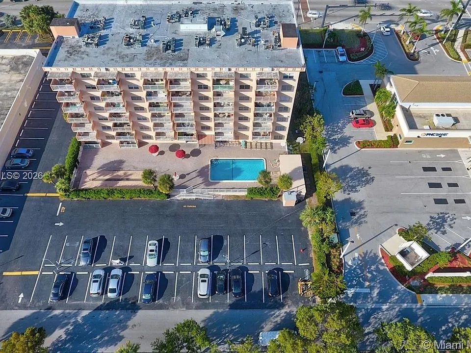 2200 E Hallandale Beach Blvd #512