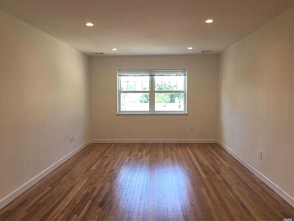 3rd image of 704 Port Washington Blvd