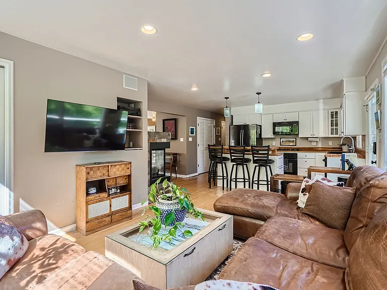 860 Willowbrook Rd — Photo 16
