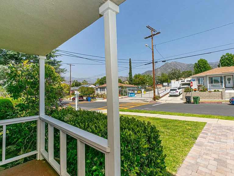 10929 Whitegate Ave — Photo 7