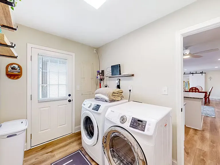 218 W Rosetta Ave — Photo 2