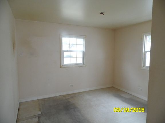3rd image of 415 S Park Dr