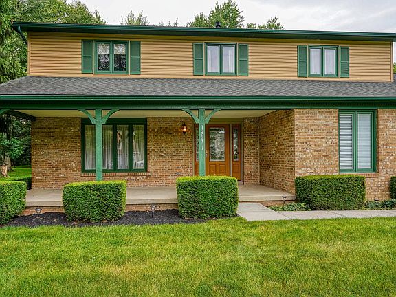 3rd image of 13811 Stonehenge Cir
