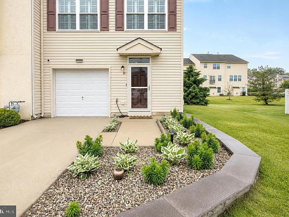 4th image of 11 Candlestick Ln