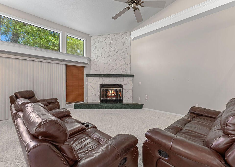 1st image of 844 Holbrook Cir