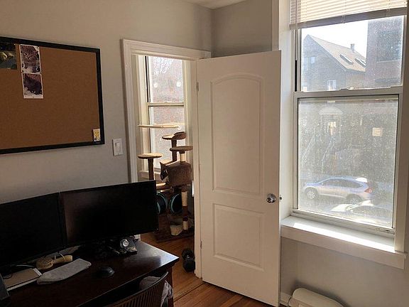 3rd image of 3151 N Southport Ave APT 2F