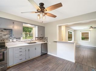 1713 S Van Eps Ave, Sioux Falls, SD 57105