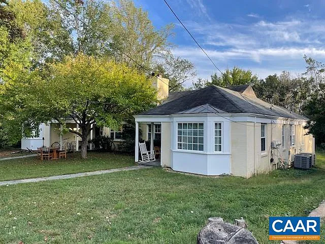 4 bed, 2.0 bath, 1726 sqft, $4,800 — Photo 1