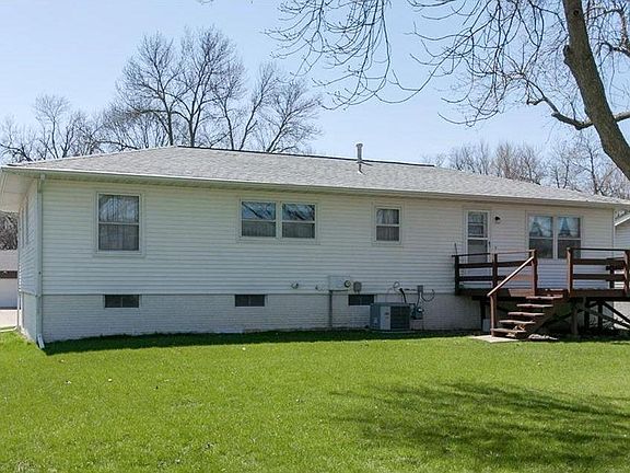 4th image of 304 Sussex Dr NE