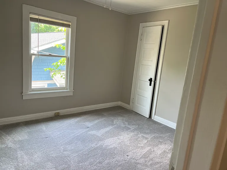 520 1/2 E Franklin St #UPSTAIRS — Photo 5