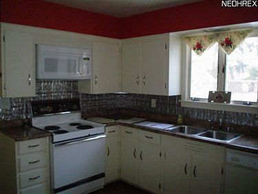 3rd image of 3171 Foster Dr NE