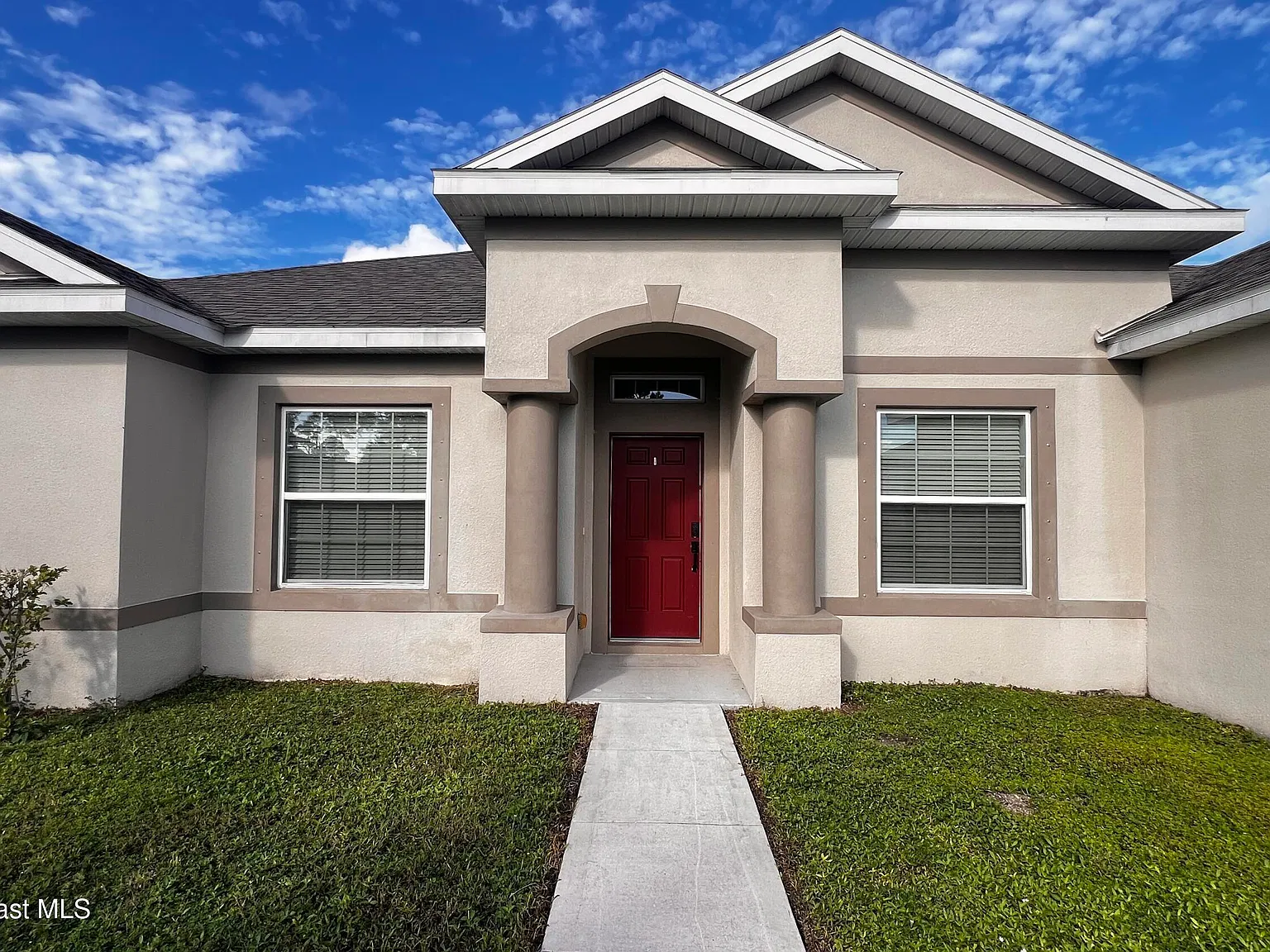 4 bed, 3.0 bath, 2337 sqft, $2,500 — Photo 1
