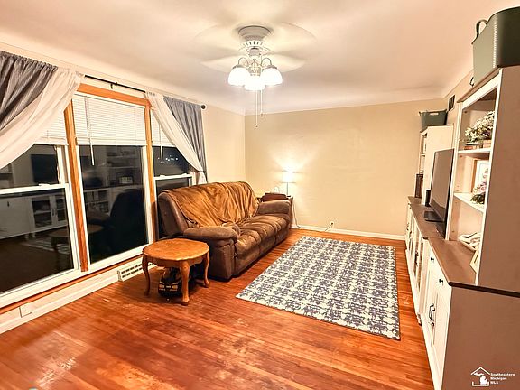 5th image of 135 Salisbury St