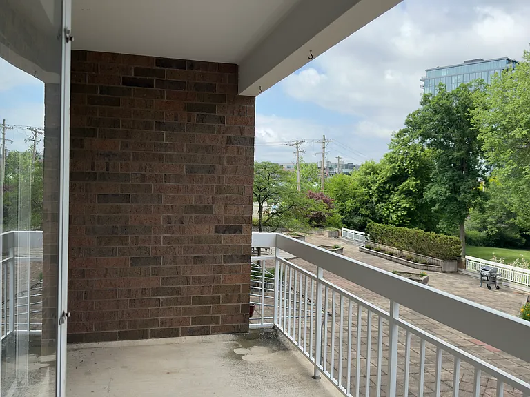 Chelsea Condos — Photo 23