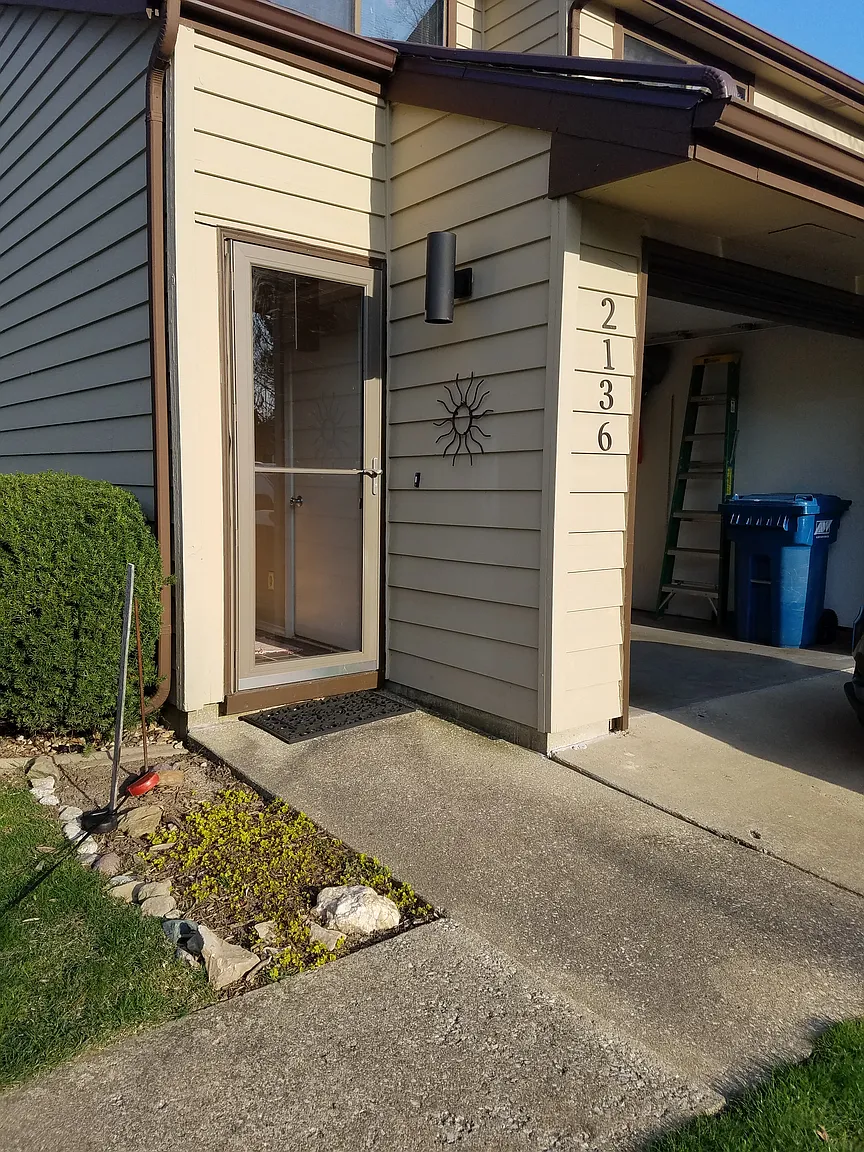 2136 Harbortown Cir photo 1